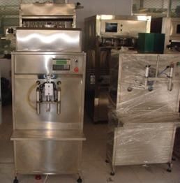 供應(yīng)常州灌裝機(jī)_東營(yíng)防凍液灌裝機(jī)_潤(rùn)滑油灌裝機(jī)_機(jī)械及行業(yè)設(shè)備_世界工廠網(wǎng)中國(guó)產(chǎn)品信息庫(kù)